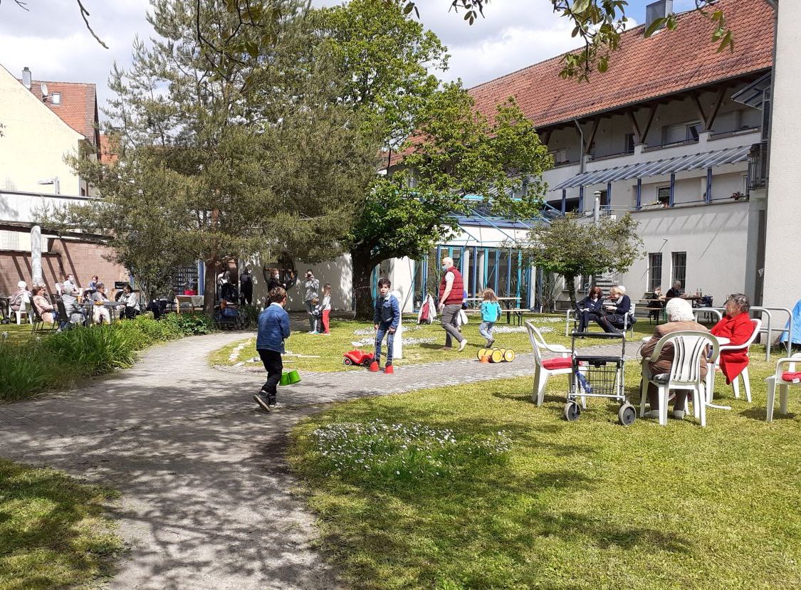 DiakoniePunkt Dillweißenstein - Gartenansicht